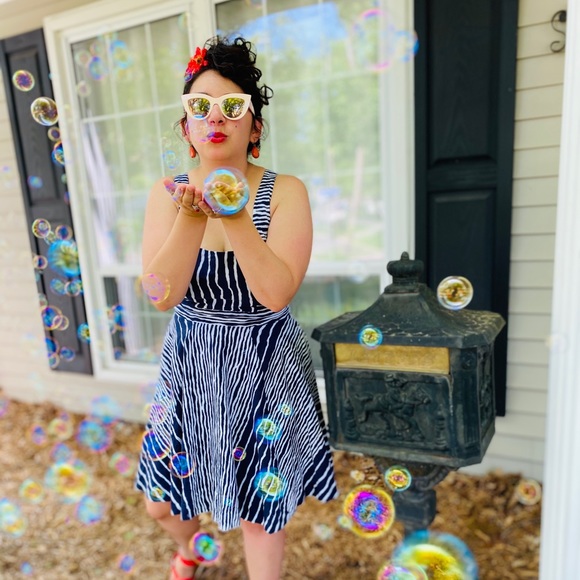 Meet your Posher, Julia - Picture 3 of 3